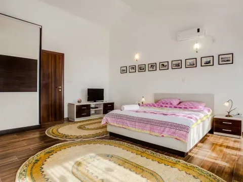 Izdavanje, kuća, 110m², Lapčići, Budva - image 11