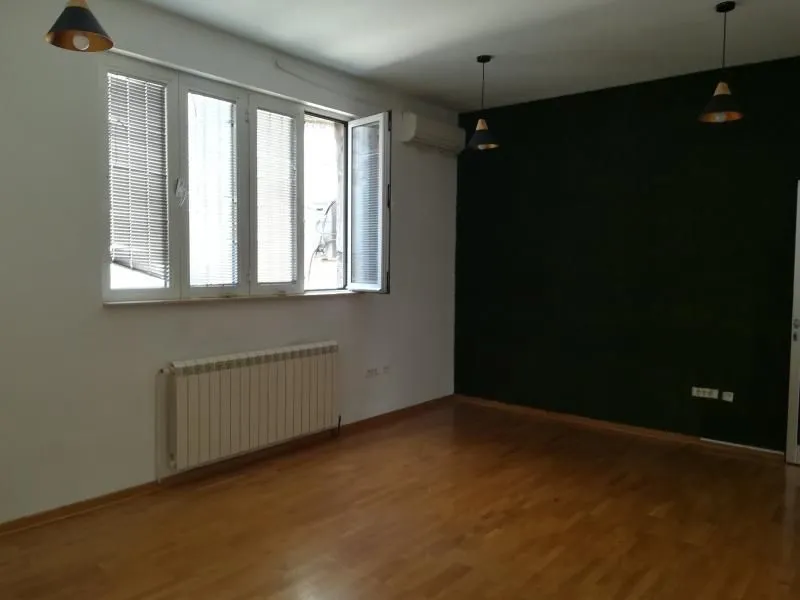 Izdavanje, poslovni prostor, 130m², Stari Grad, Beograd