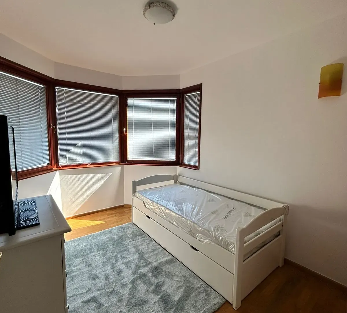 Izdavanje, trosoban stan, 120m², Ljubović, Podgorica