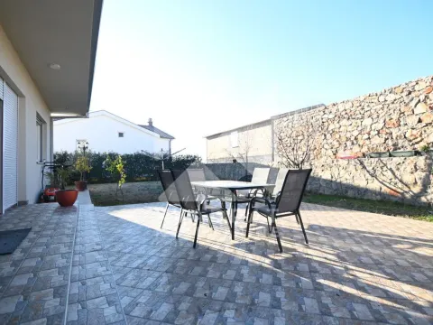 Prodaja, kuća, 220m², Vranići, Podgorica - image 26