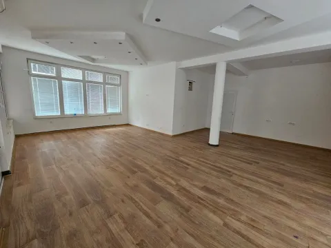 Izdavanje, poslovni prostor, 138m², Stari Aerodrom, Podgorica