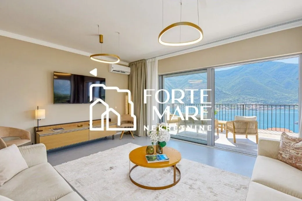 Prodaja, trosoban stan, 158m², Dobrota, Kotor