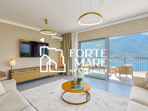 Sale, three bedroom apartment, 158m², Dobrota, Kotor