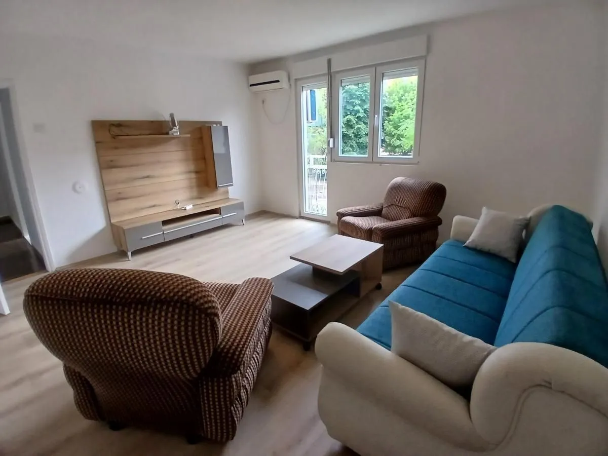 Izdavanje, dvosoban stan, 58m², Vašarište, Jagodina