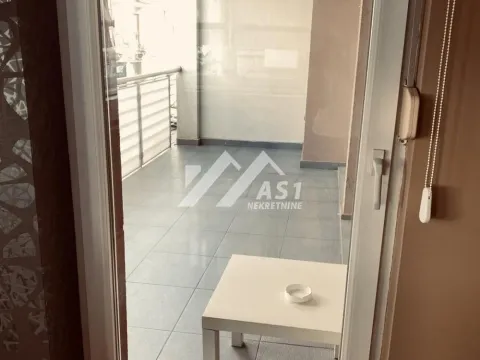 Izdavanje, četvorosoban stan, 100m², Centar, Novi Sad - image 10