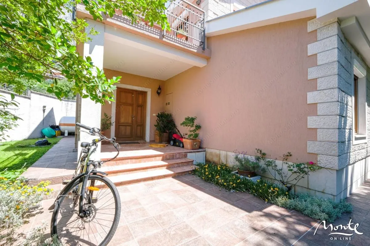 Prodaja, kuća, 305m², Orahovac, Kotor