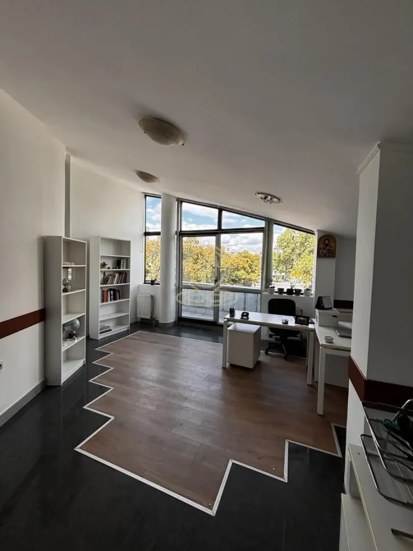 Rent, office space, 450m², Medijana, Niš