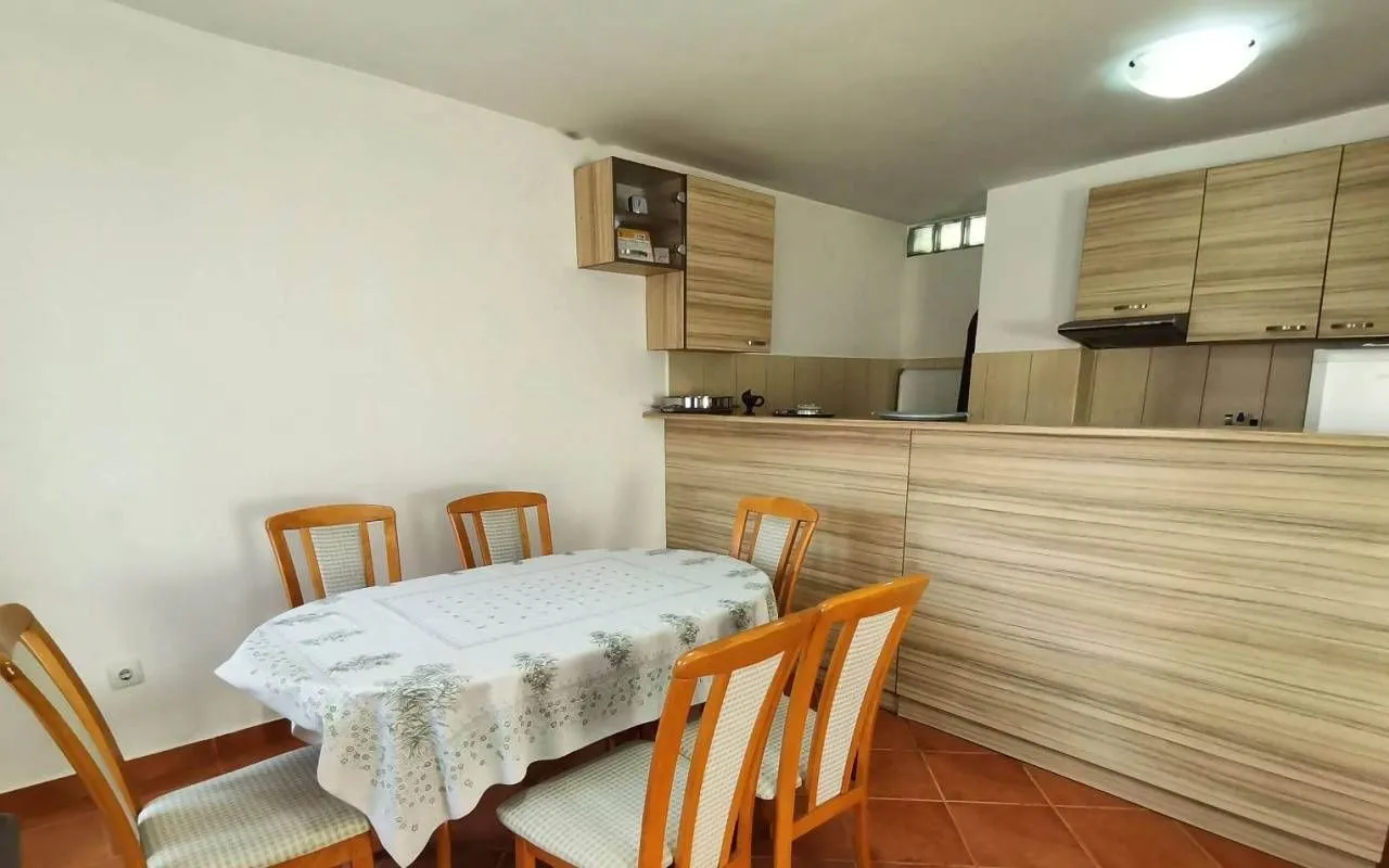 Stan-na-dan, kuća, 120m², Pržno, Budva