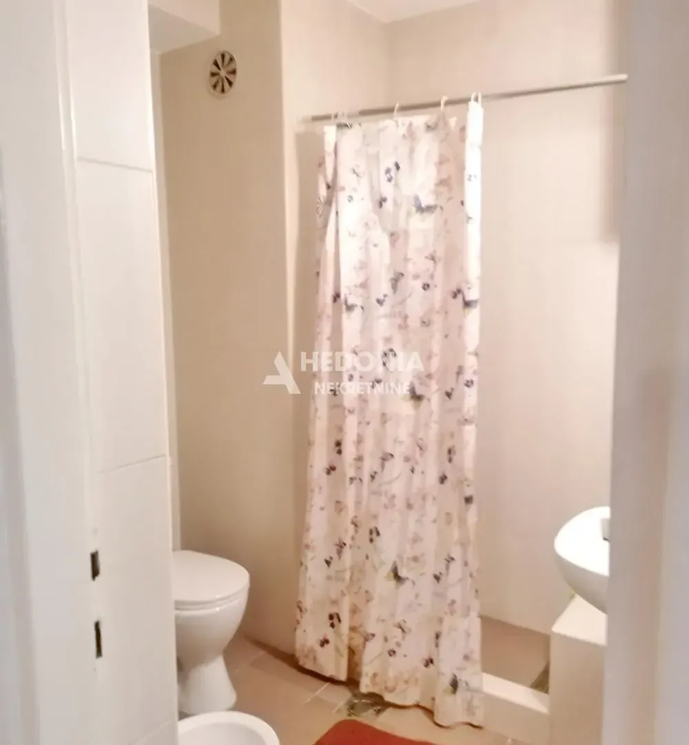 Izdavanje, trosoban stan, 70m², Slavija, Vračar Sve Podlokacije