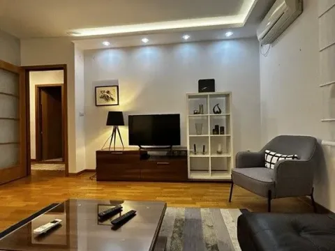 Izdavanje, jednosoban stan, 50m², City Kvart, Podgorica - image 2