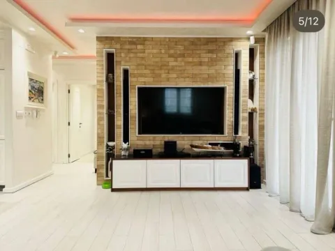 Sale, three bedroom apartment, 180m², City Kvart, Podgorica - image 4