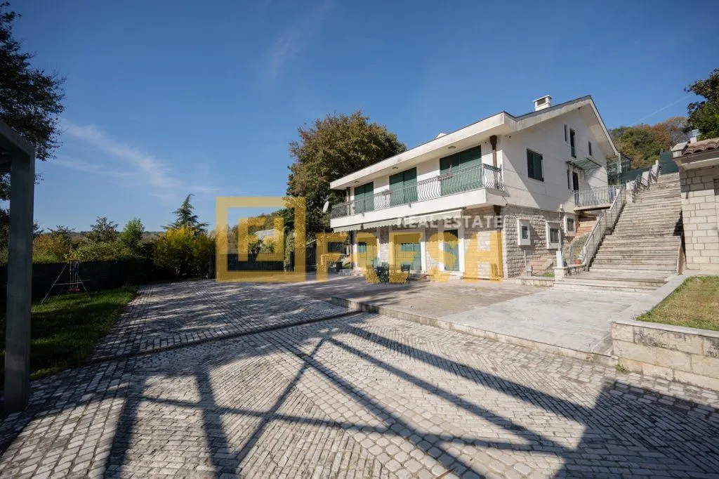 Rent, house, 380m², Mareza, Podgorica