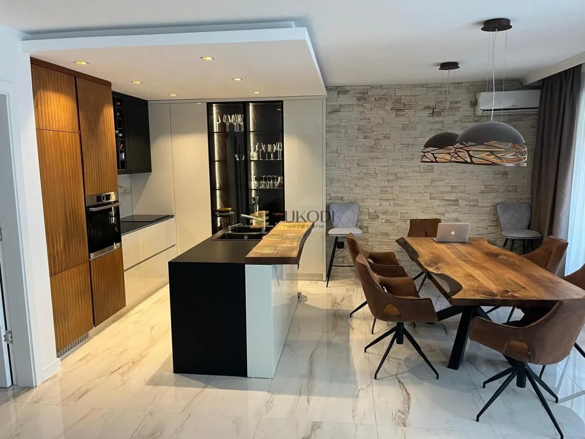 Prodaja, četvorosoban stan, 130m², Telep, Novi Sad Sve Podlokacije