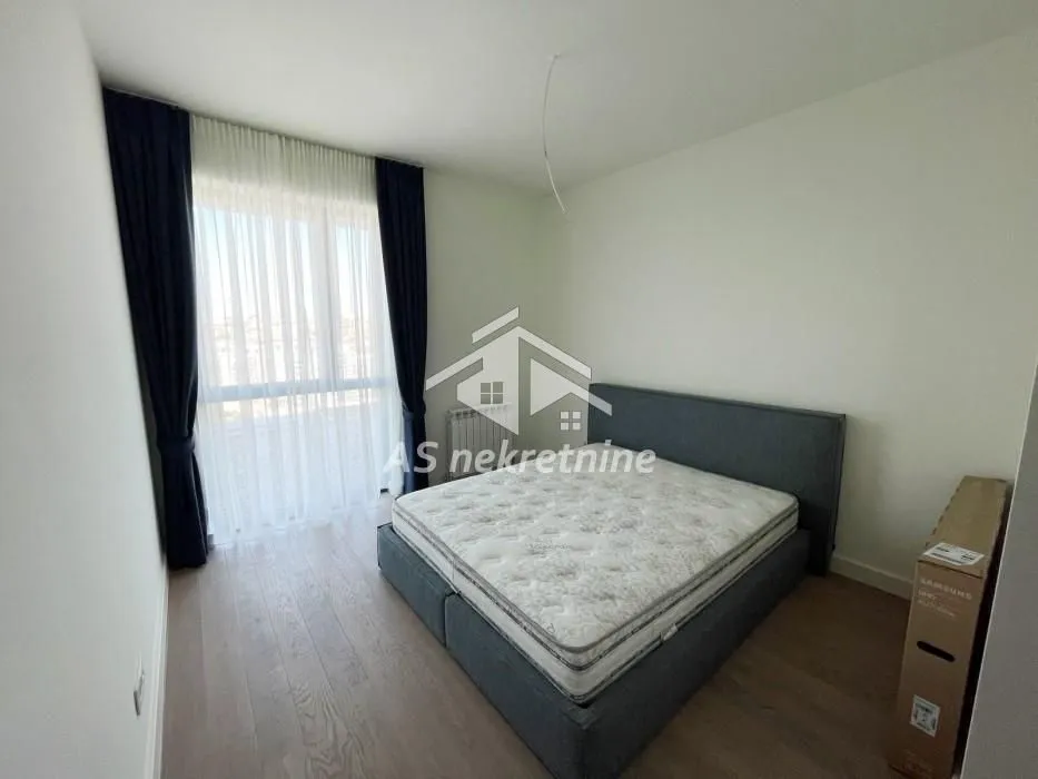 Izdavanje, četvorosoban stan, 152m², Savski Venac, Beograd