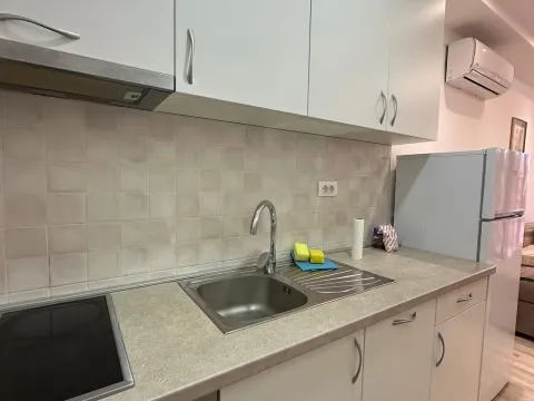 Rent, one bedroom apartment, 42m², Centar, Tivat - image 3