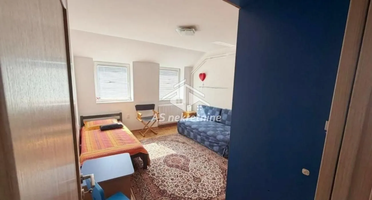 Rent, apartment, 210m², Čukarica, Beograd