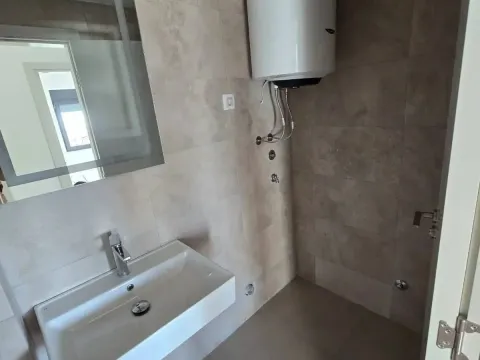 Prodaja, dvosoban stan, 69m², Centar, Bar - image 3