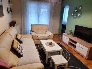 Izdavanje, dvosoban stan, 70m², Centar, Podgorica