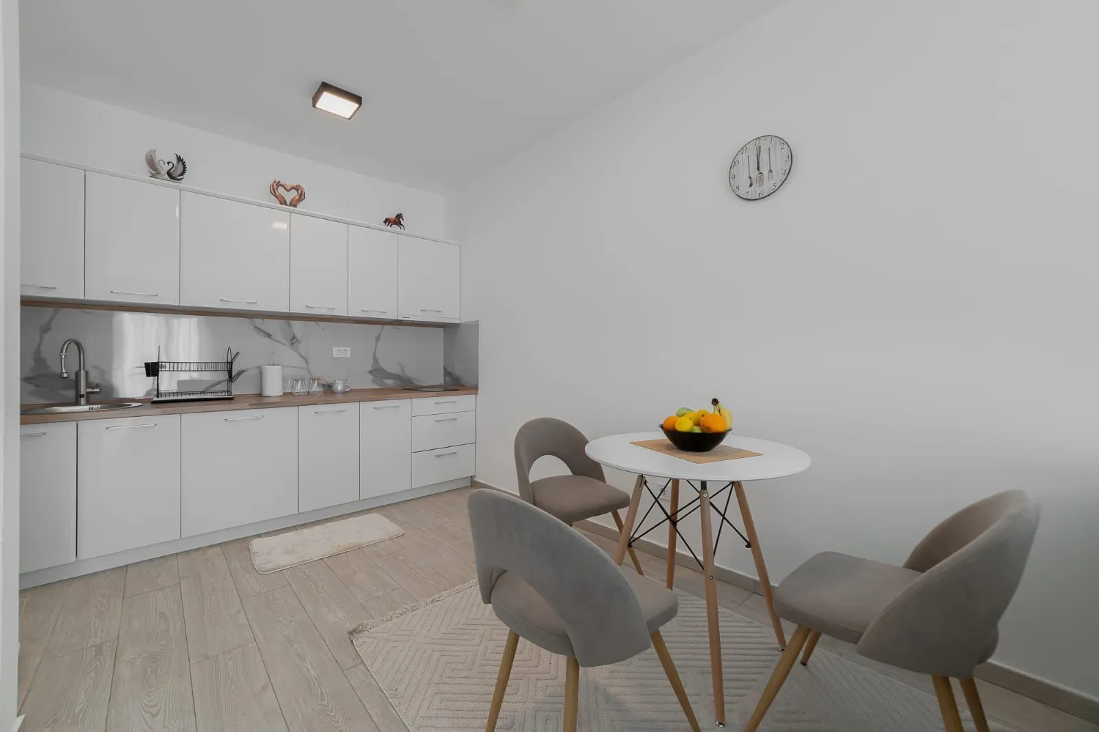 Izdavanje, jednosoban stan, 57m², Bečići, Budva