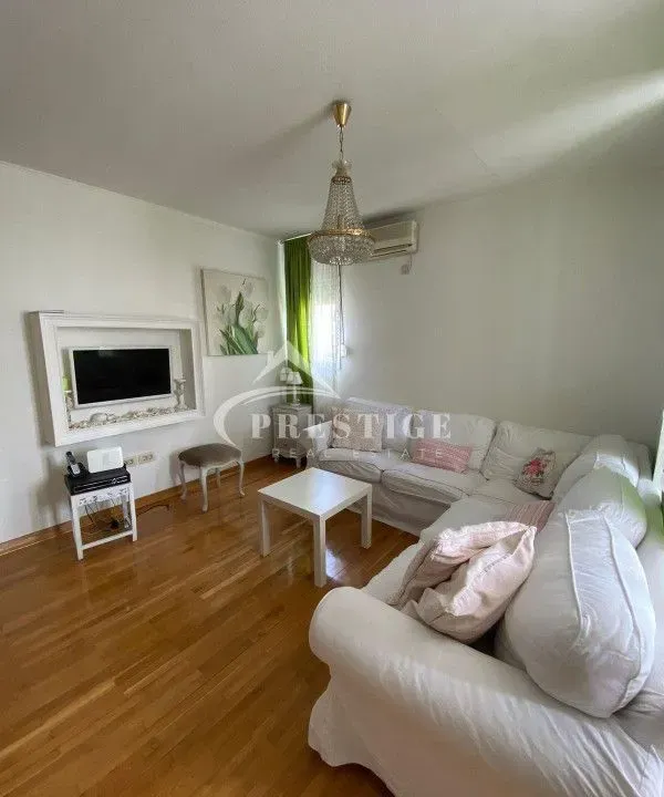 Prodaja, dvosoban stan, 80m², Blok 5, Podgorica