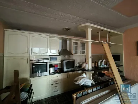 Prodaja, kuća, 251m², Rasputnica, Ćuprija - image 7