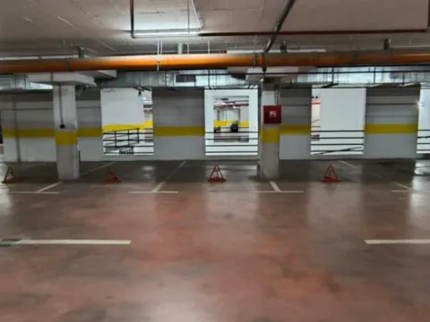 Rent, parking/garage, 13m², Central Point, Podgorica - image 2