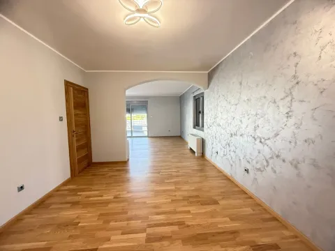 Izdavanje, kuća, 320m², Podgorica, Crna Gora - image 12
