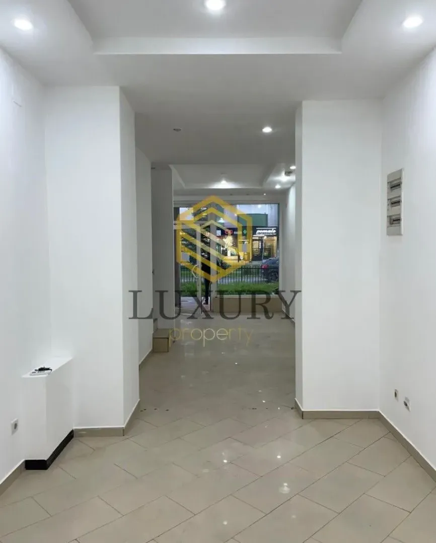 Izdavanje, poslovni prostor, 80m², Stari Aerodrom, Podgorica