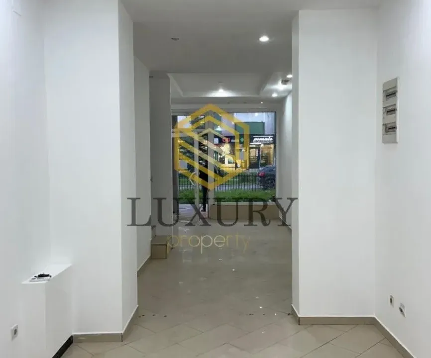 Izdavanje, poslovni prostor, 80m², Stari Aerodrom, Podgorica