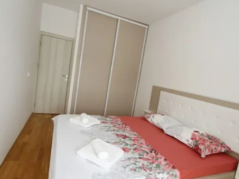 Izdavanje, jednosoban stan, 43m², Lazi, Budva - image 11