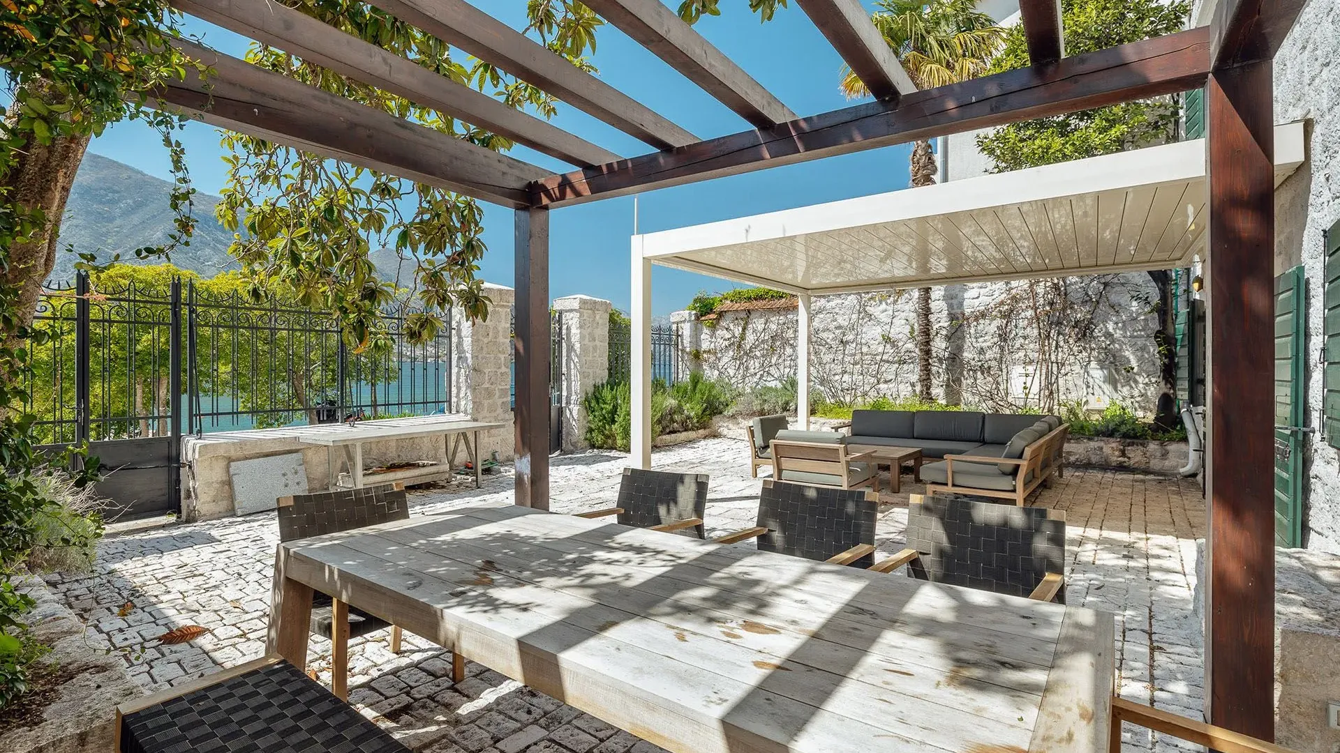 Sale, house, 490m², Dobrota, Kotor