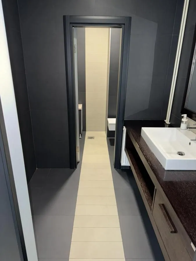 Izdavanje, poslovni prostor, 300m², Cvetkova Pijaca, Zvezdara Sve Podlokacije