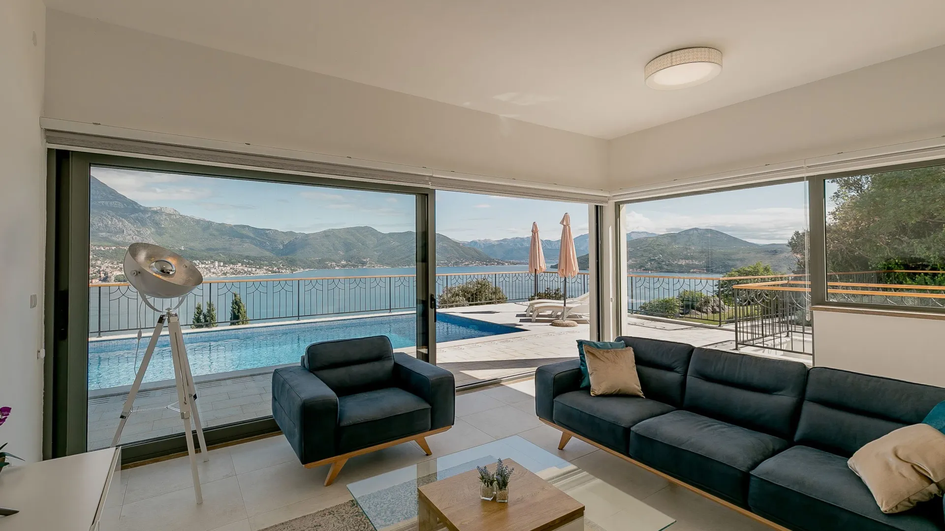 Prodaja, kuća, 282m², Njivice, Herceg Novi
