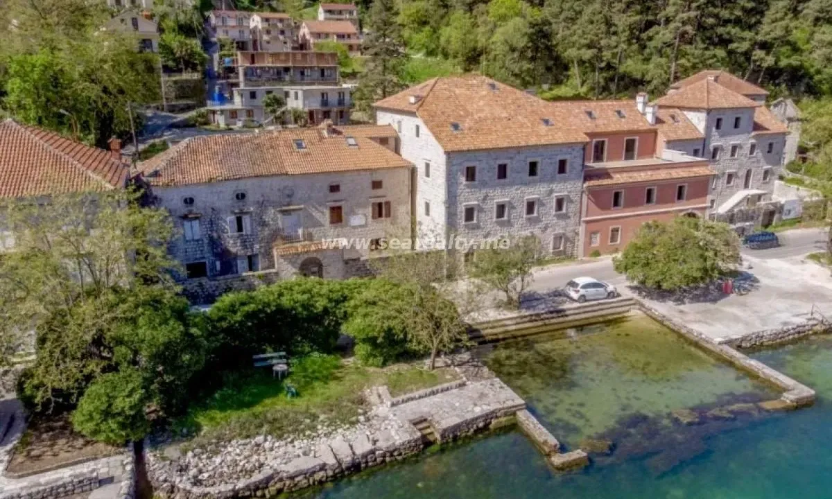 Prodaja, kuća, 240m², Prčanj, Kotor