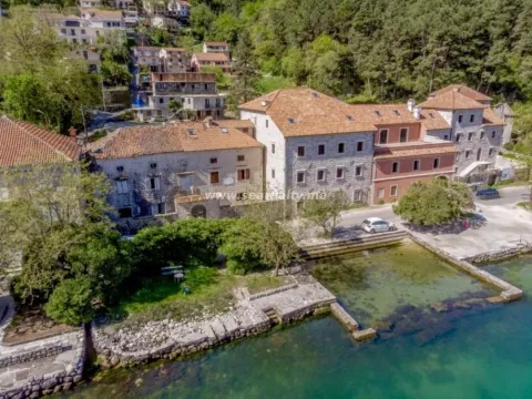 Sale, house, 240m², Prčanj, Kotor