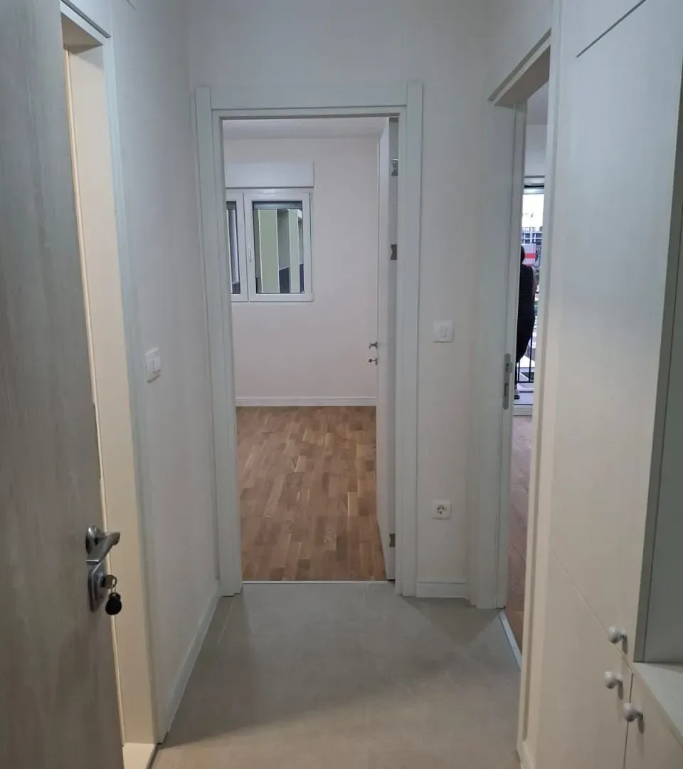 Izdavanje, jednosoban stan, 40m², Pobrežje, Podgorica