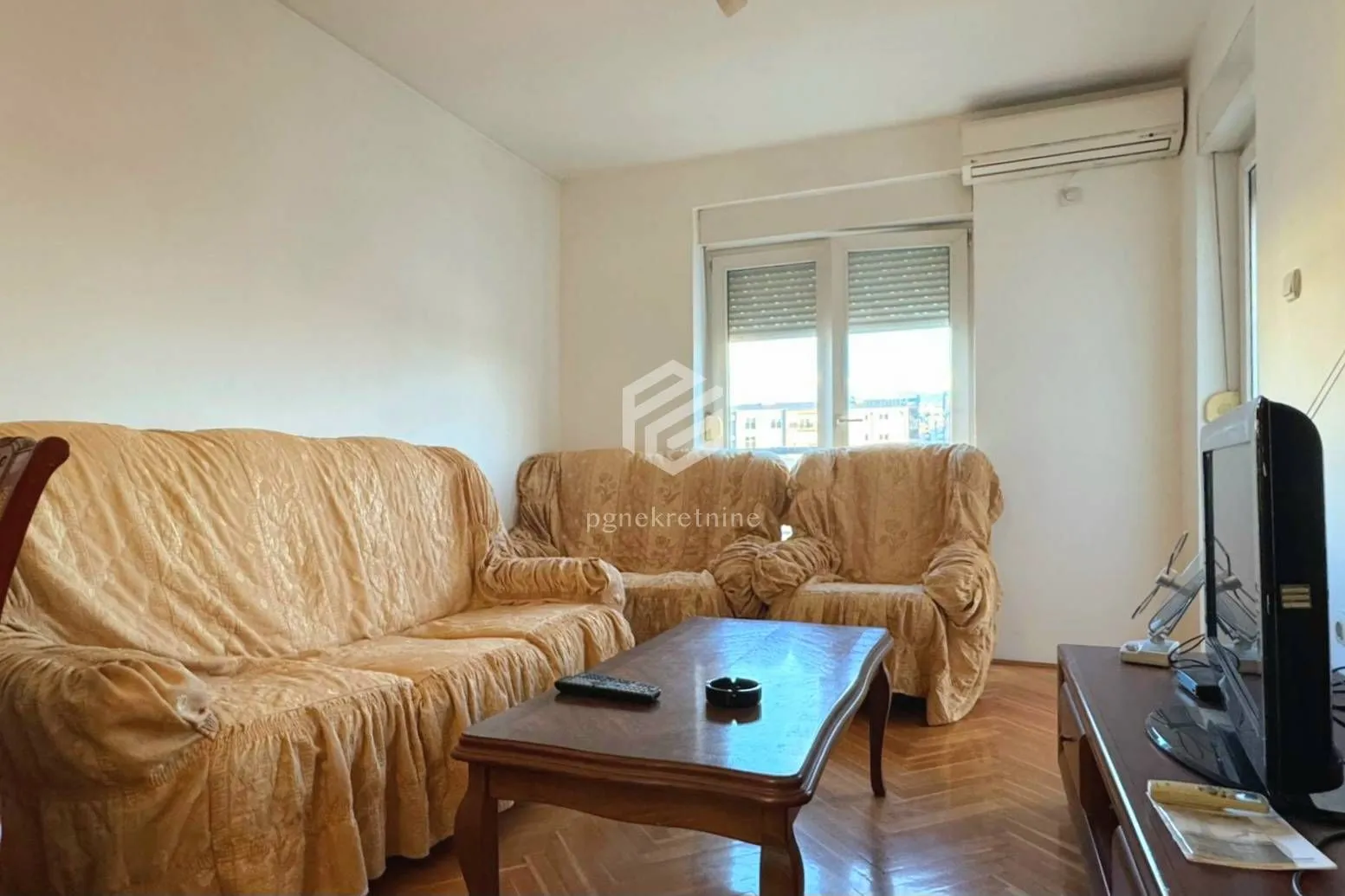 Izdavanje, dvosoban stan, 61m², Blok 9, Podgorica