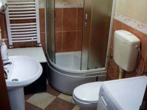 Izdavanje, jednosoban stan, 50m², Dobrota, Kotor - image 4