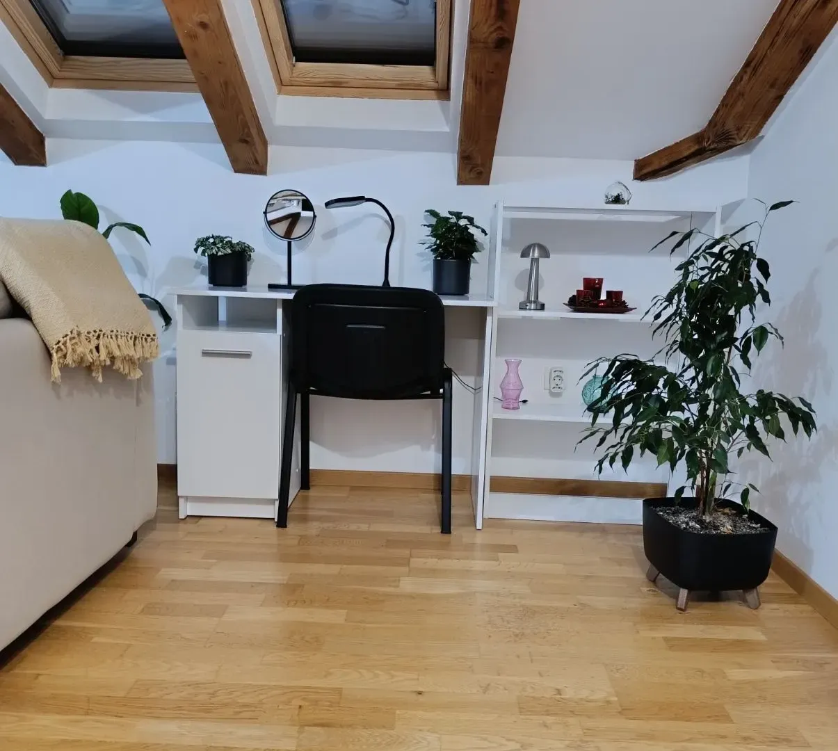Rent, two bedroom apartment, 88m², Kalimanj, Tivat