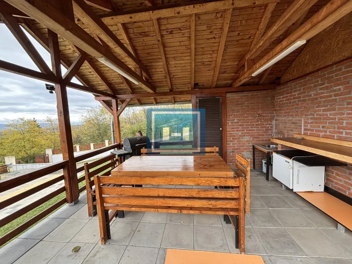 Prodaja, kuća, 220m², Đurđevo brdo, Jagodina
