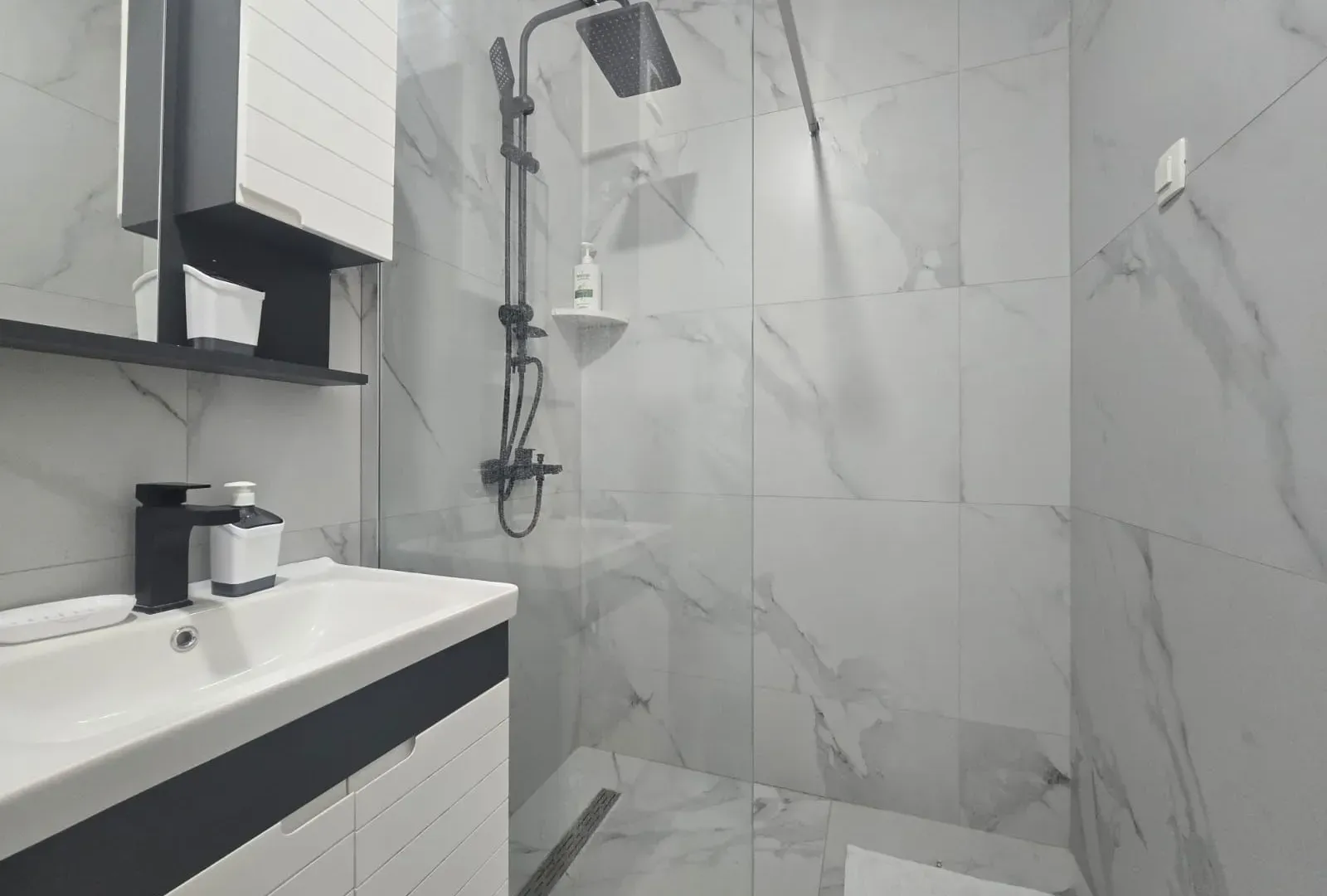 Izdavanje, jednosoban stan, 44m², Central Point, Podgorica