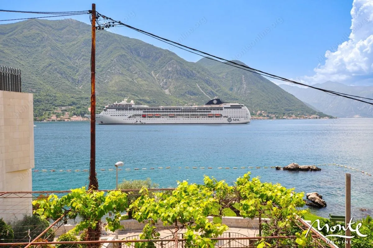 Sale, house, 1198m², Dobrota, Kotor