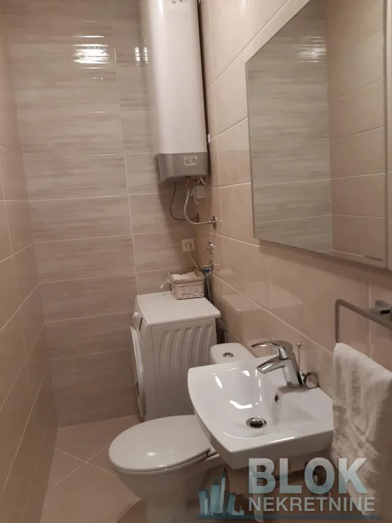 Izdavanje, dvosoban stan, 90m², Preko Morače, Podgorica