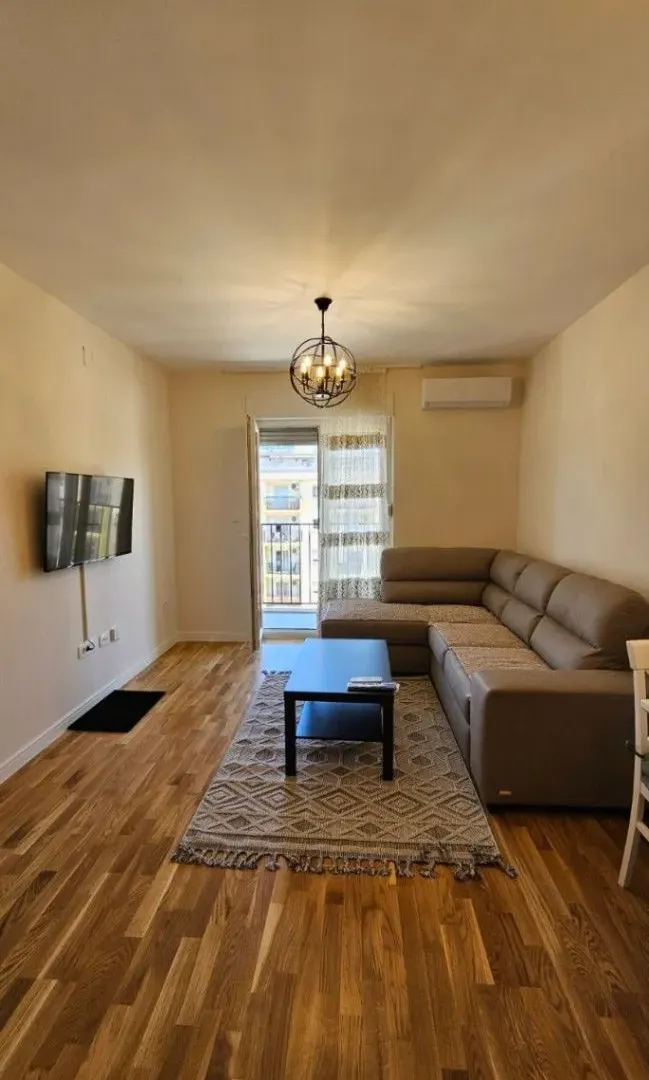 Izdavanje, jednosoban stan, 40m², Pobrežje, Podgorica