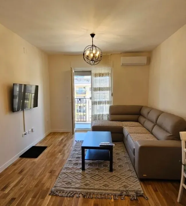 Izdavanje, jednosoban stan, 40m², Pobrežje, Podgorica