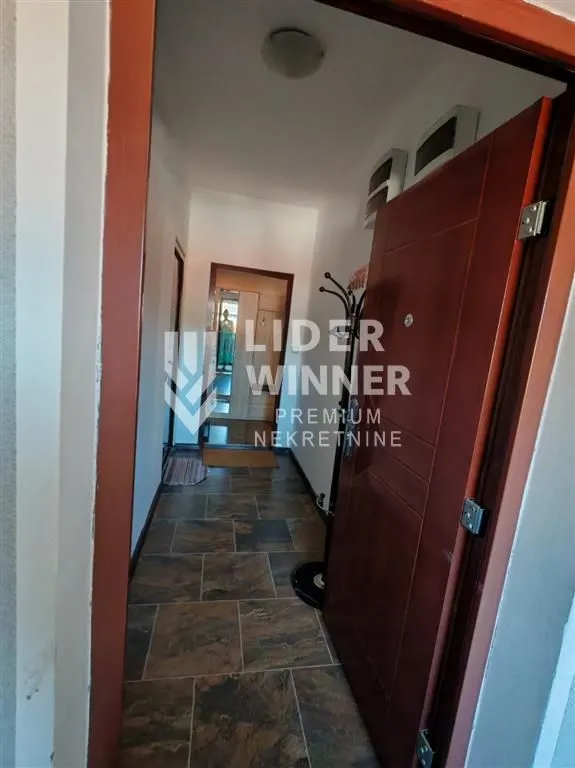 Izdavanje, četvorosoban stan, 120m², Petlovo Brdo, Beograd