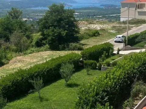 Izdavanje, četvorosoban stan, 240m², Kotor, Crna Gora - image 12