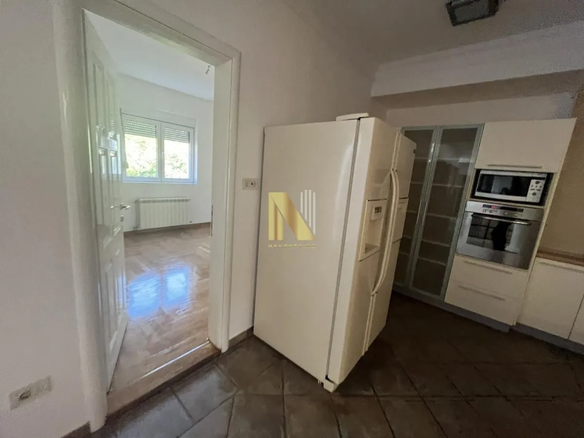 Prodaja, četvorosoban stan, 213m², Centar, Novi Sad