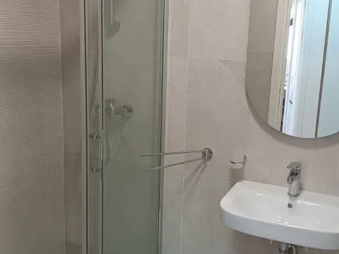 Izdavanje, jednosoban stan, 42m², Pobrežje, Podgorica - image 3