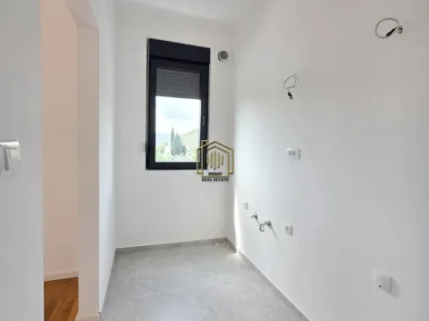 Rent, two bedroom apartment, 64m², Tološi, Podgorica - image 4